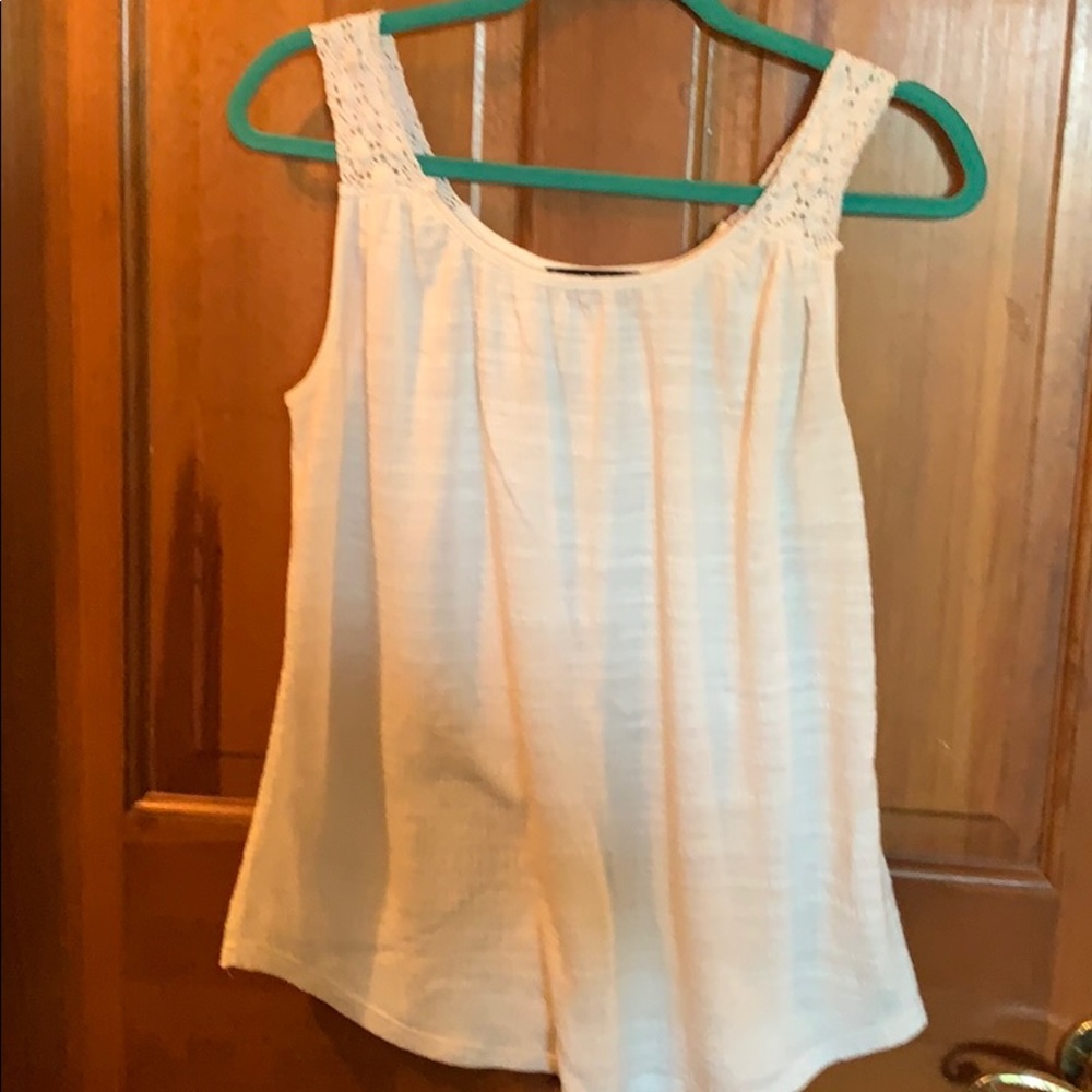 White sleeveless top - Picture 1 of 5